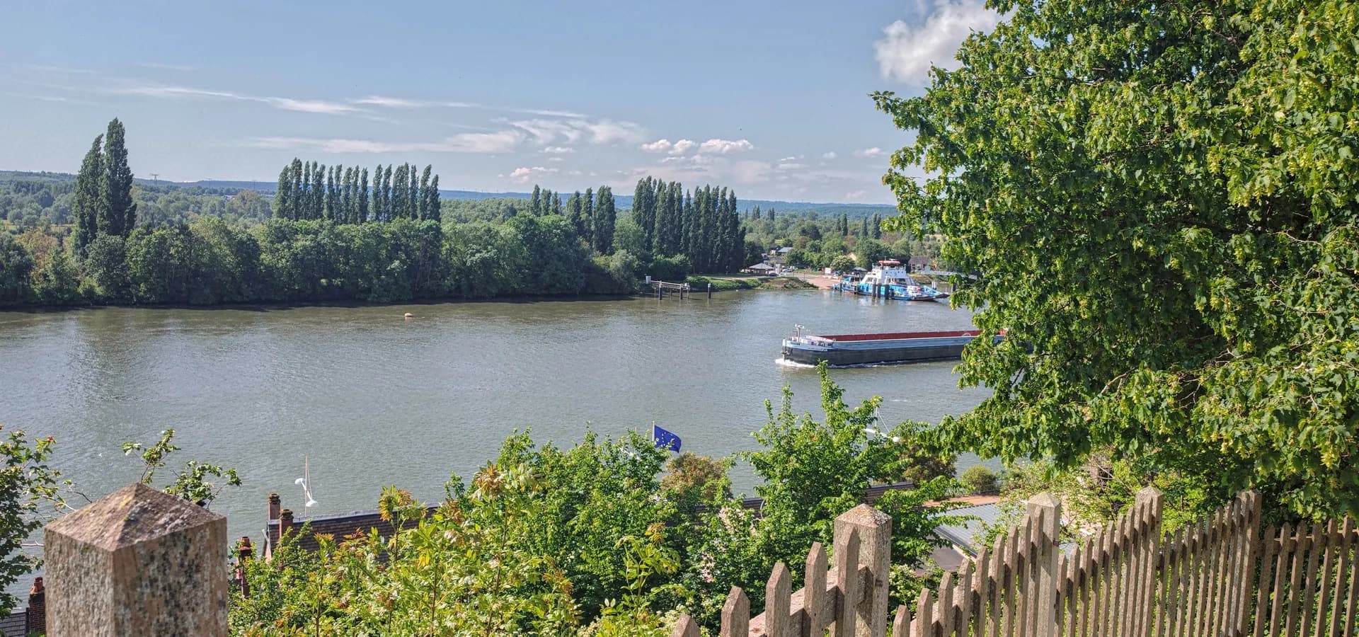 Vue de Duclair - Développement web et mobile en Seine-Maritime